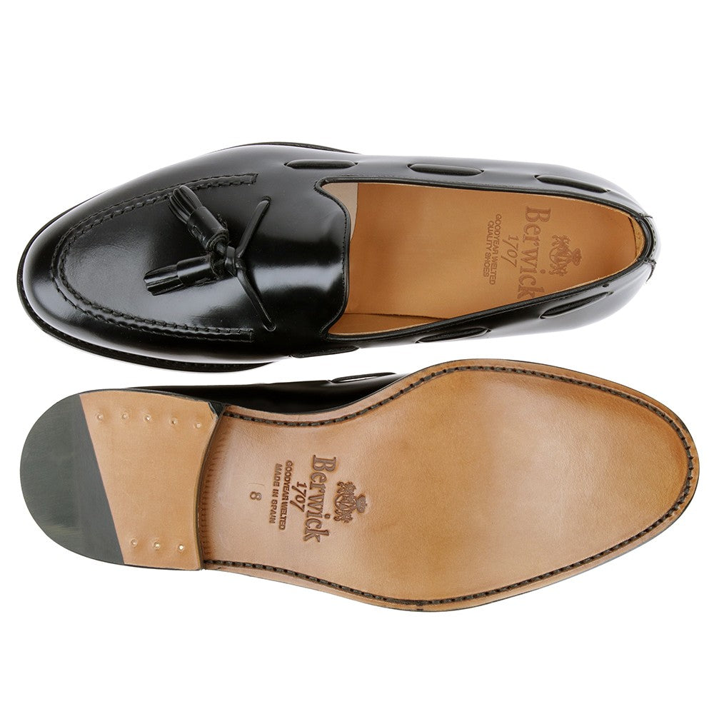Berwick 1707 - 8491 - Mocassino nero con nappine