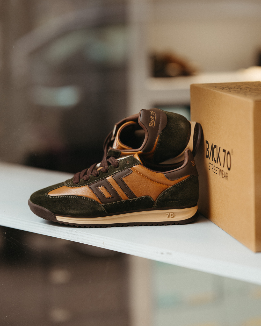 Back 70 - Jogger tan coffee